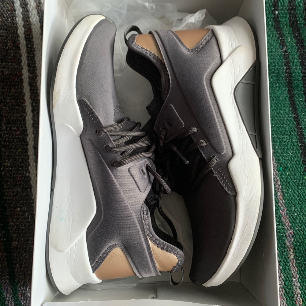 Reebok Sneakers Size 6